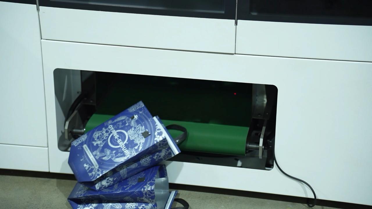 8 Auto defect rejection system 8 Sistema automático de rejeição de defeitos