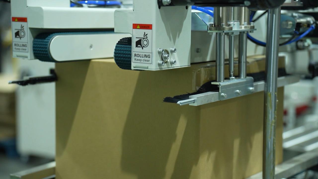 12 Automatically seal boxes 12 Selar caixas automaticamente