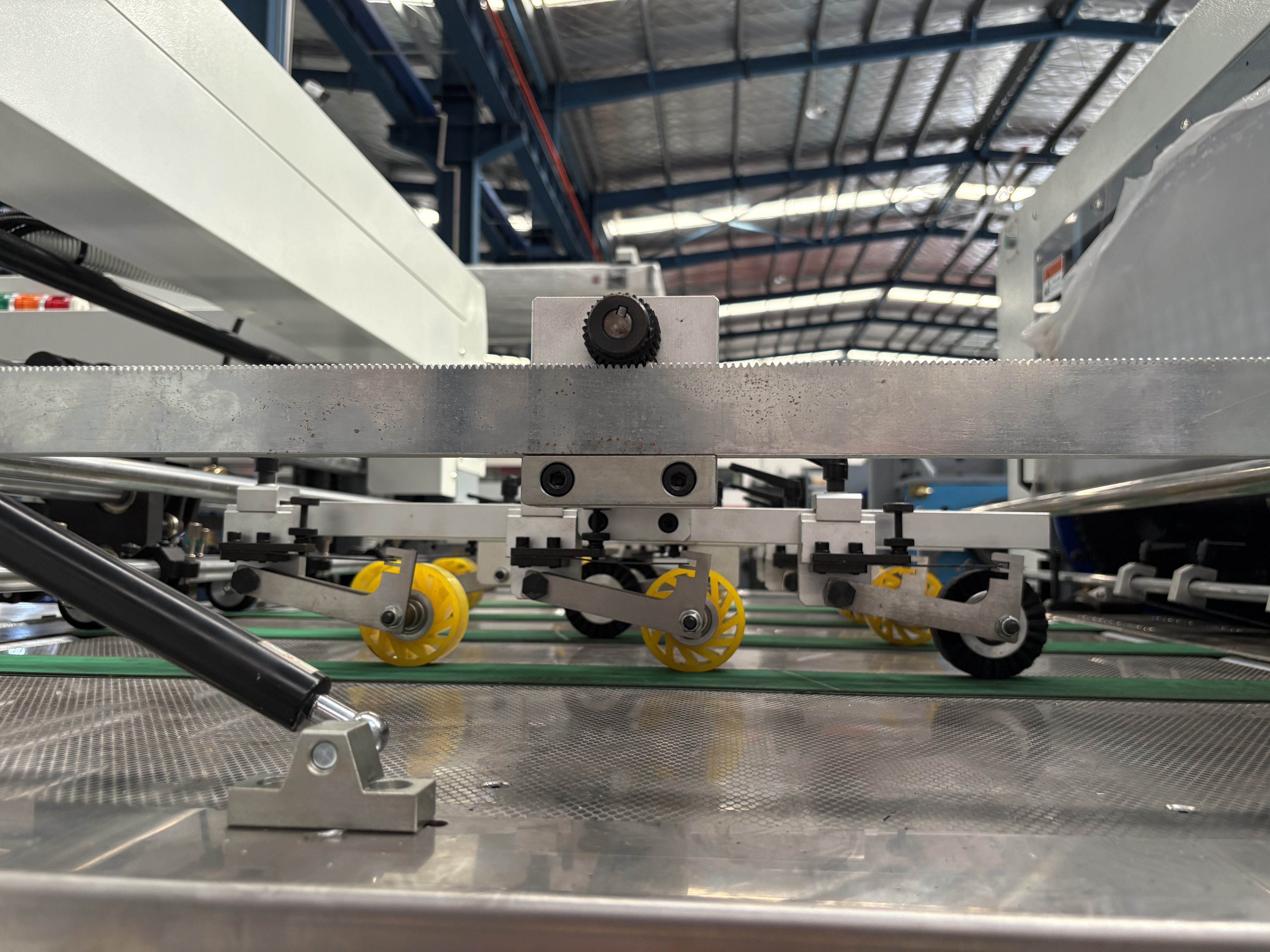 Máquina de corte e vincativa automática