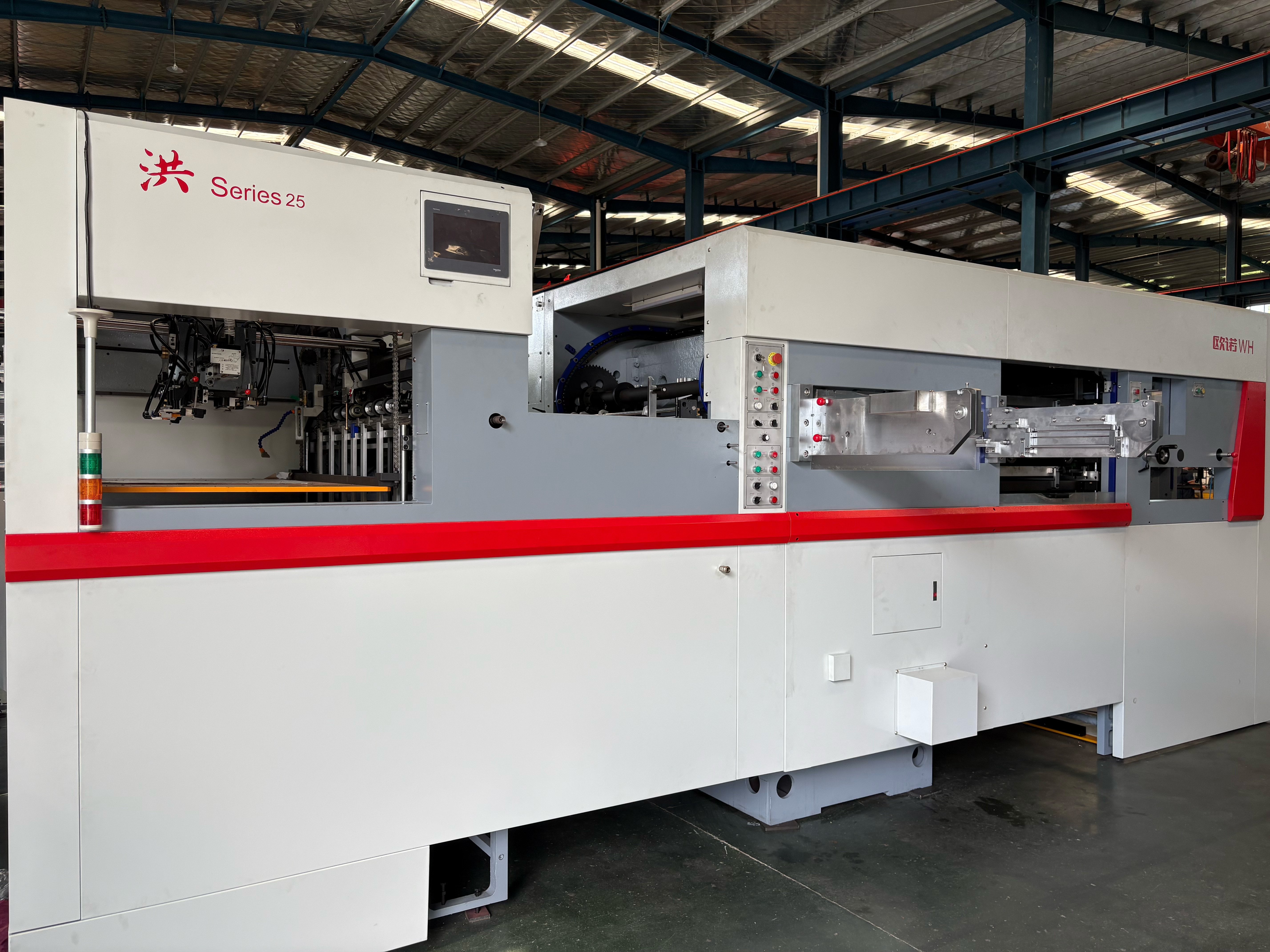 Máquina de estampagem automática de papel alumínio e corte