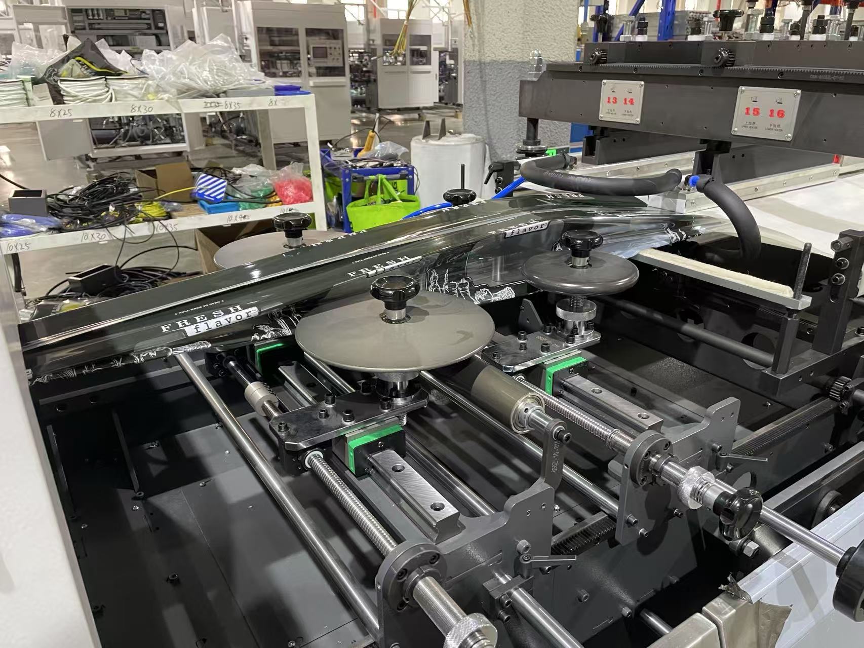 Máquina de fabricação de vedação central de alta velocidade/selo quádruplo