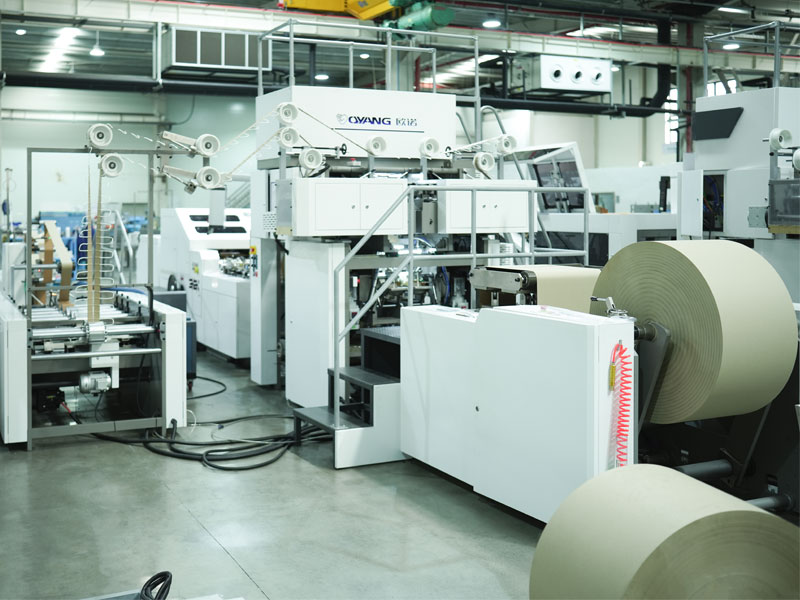 Máquinas OYANG Uma máquina de saco de papel com fundo quadrado série com alça torcida on-line