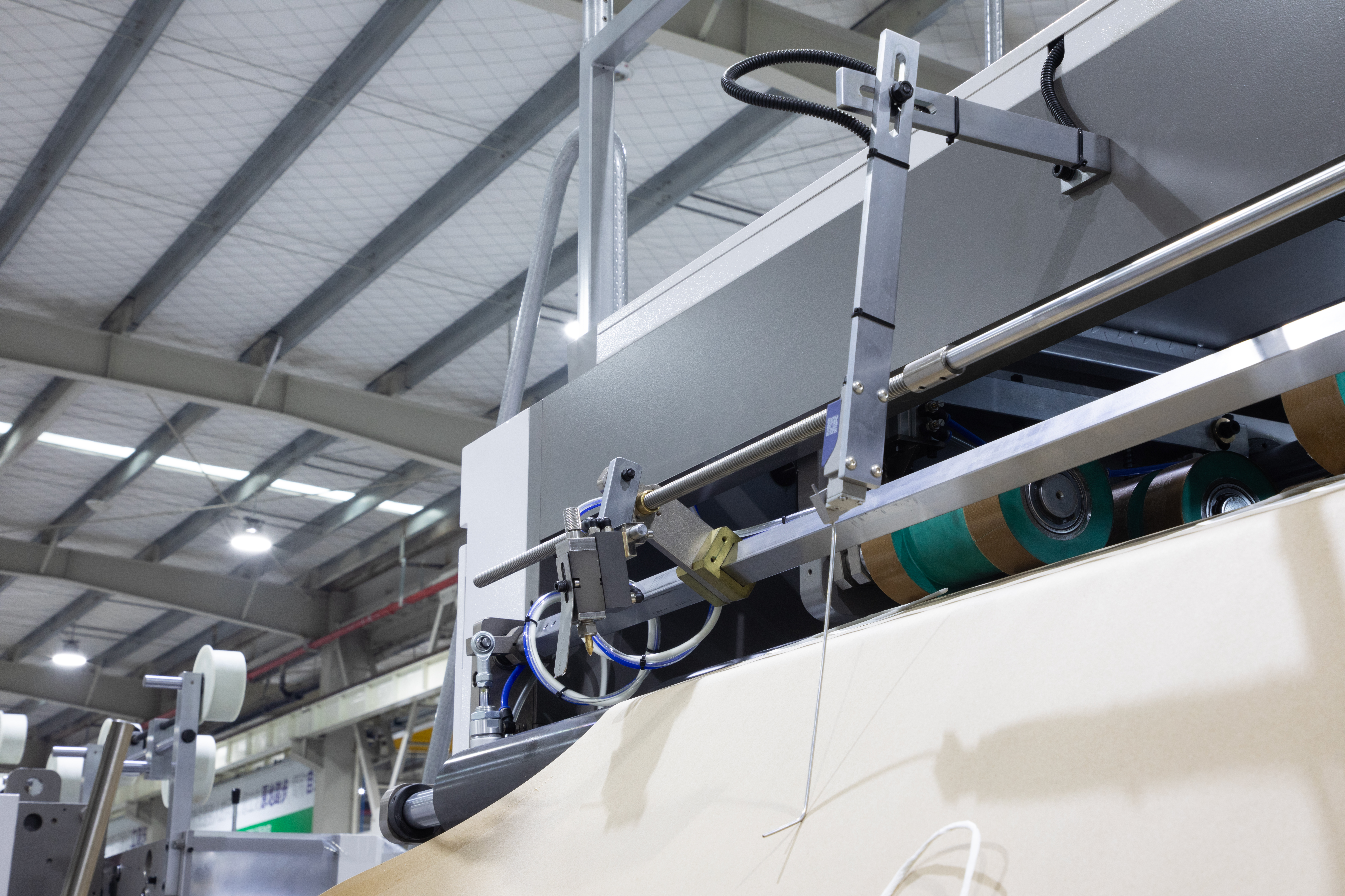 Máquina de fabricação de bolsas inteligentes com alça torcida