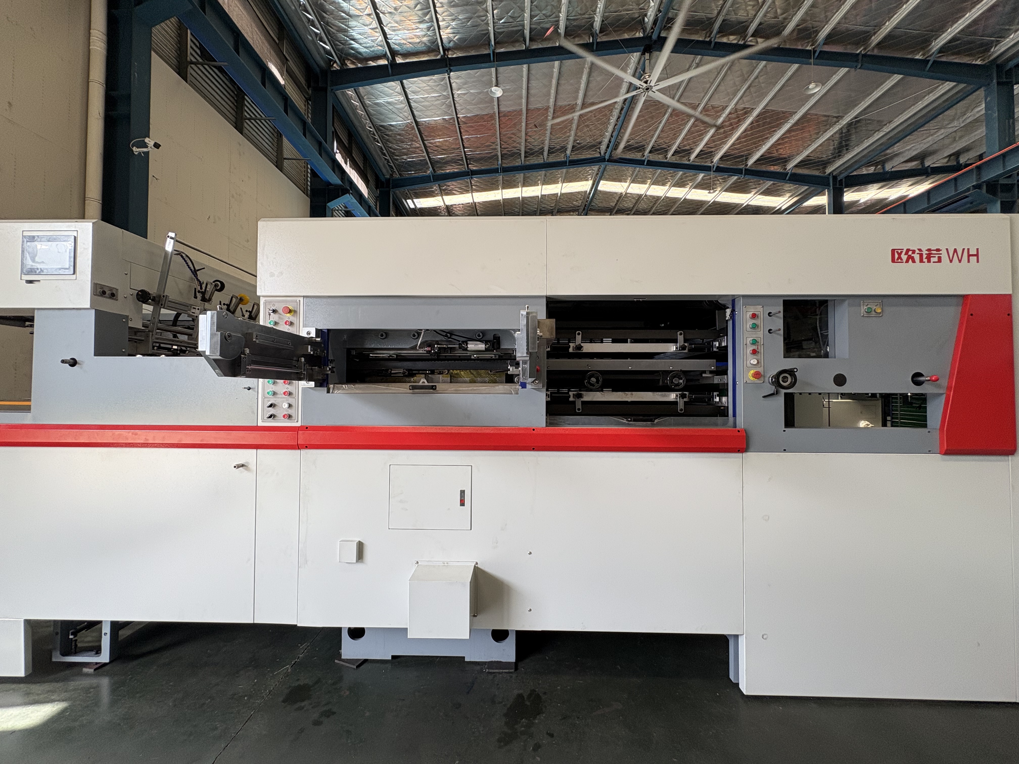 Máquina de estampagem automática de papel alumínio e corte