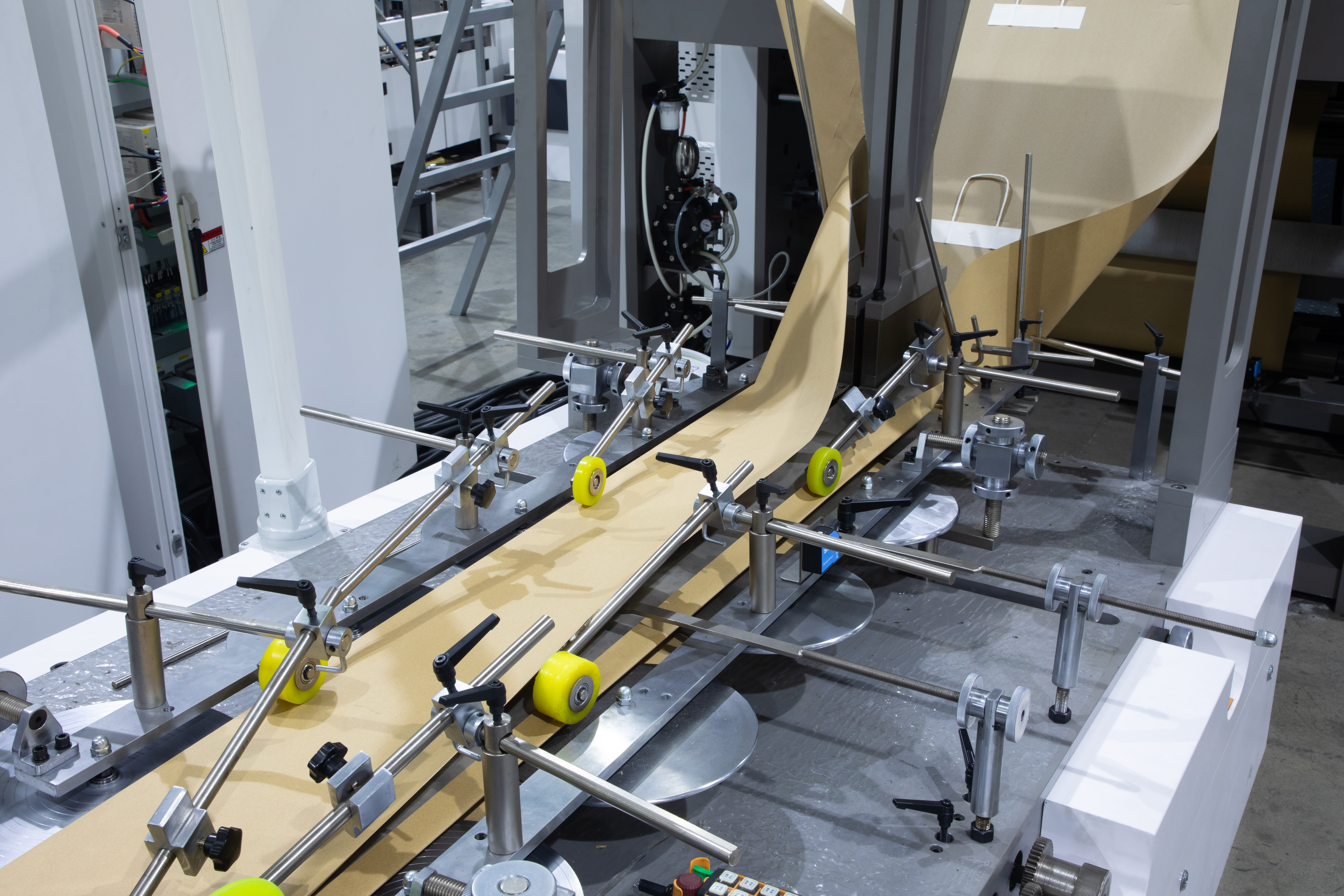 Oyang 16-esferas folha semi-automática alimentação da série de máquinas de bolsas de papel de corda redonda