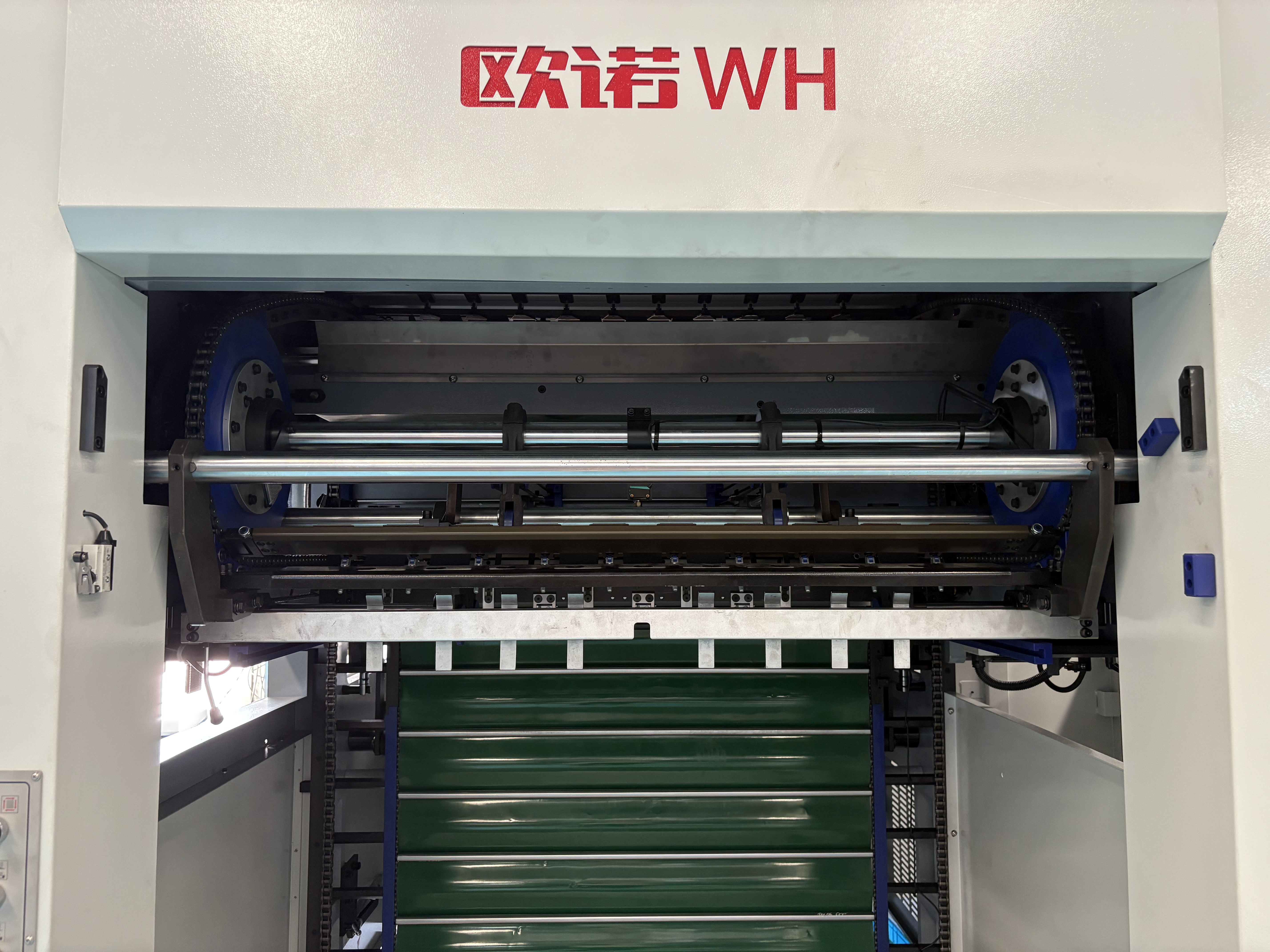 Máquina de corte e vincativa automática